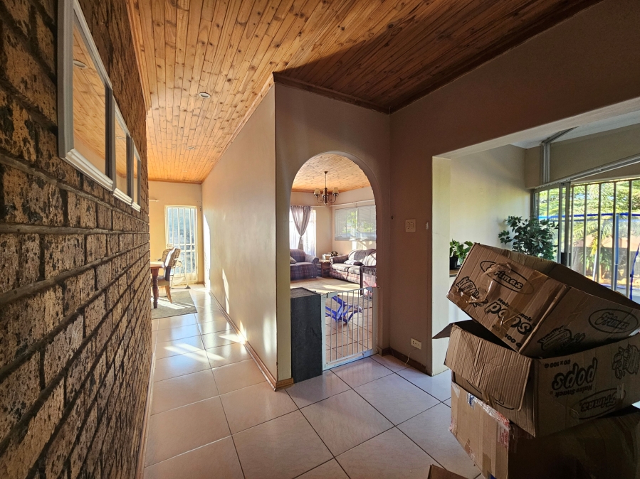 To Let 3 Bedroom Property for Rent in Wilkoppies North West